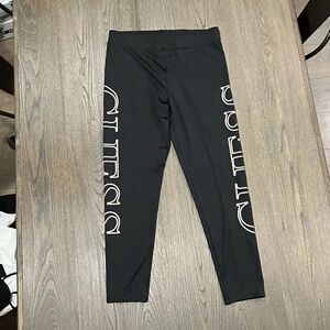 NWOT Guess Black Cropped Capri Leggings Logo Print Size L